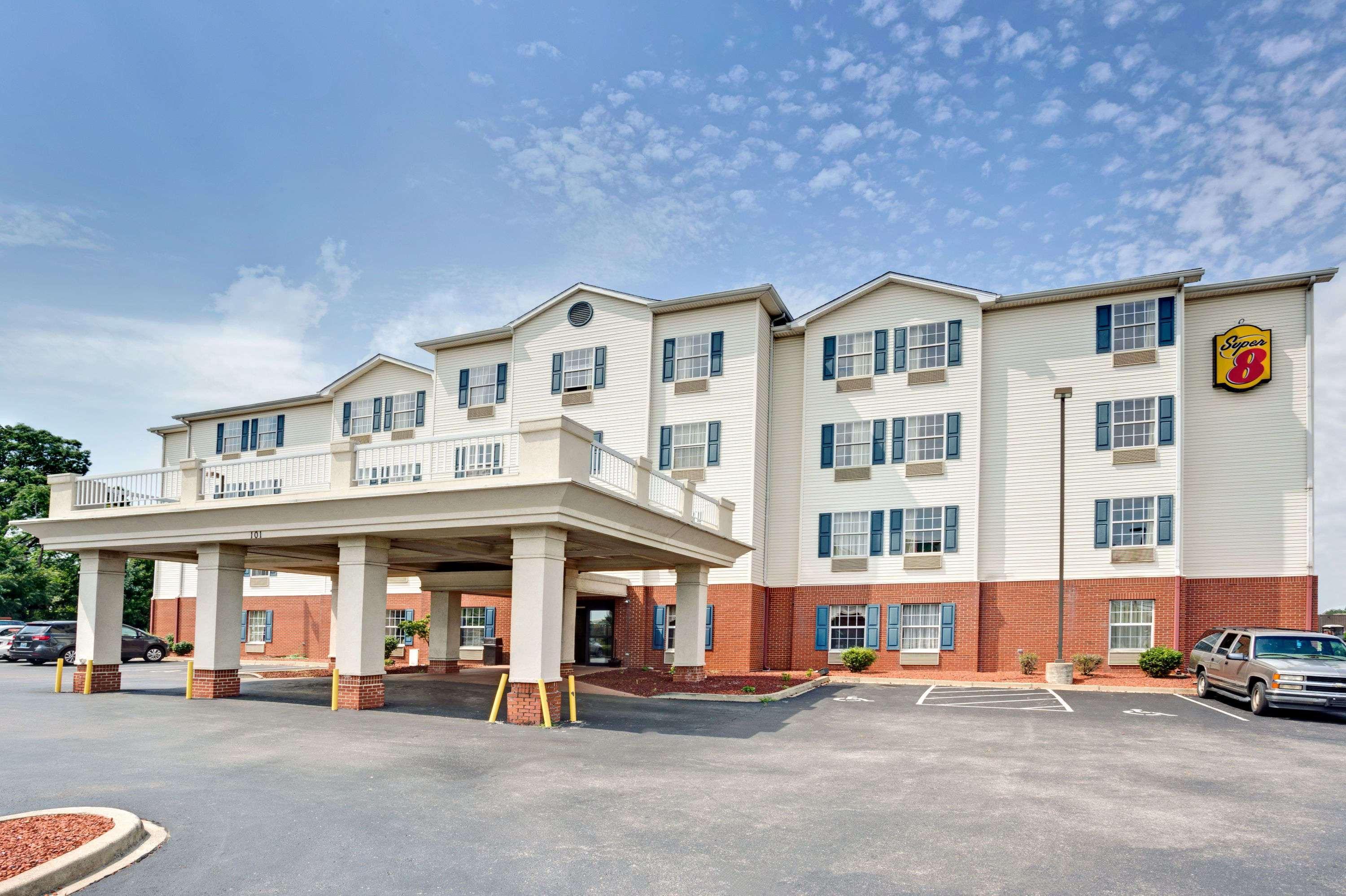 Super 8 By Wyndham Louisville/Expo Center Zewnętrze zdjęcie