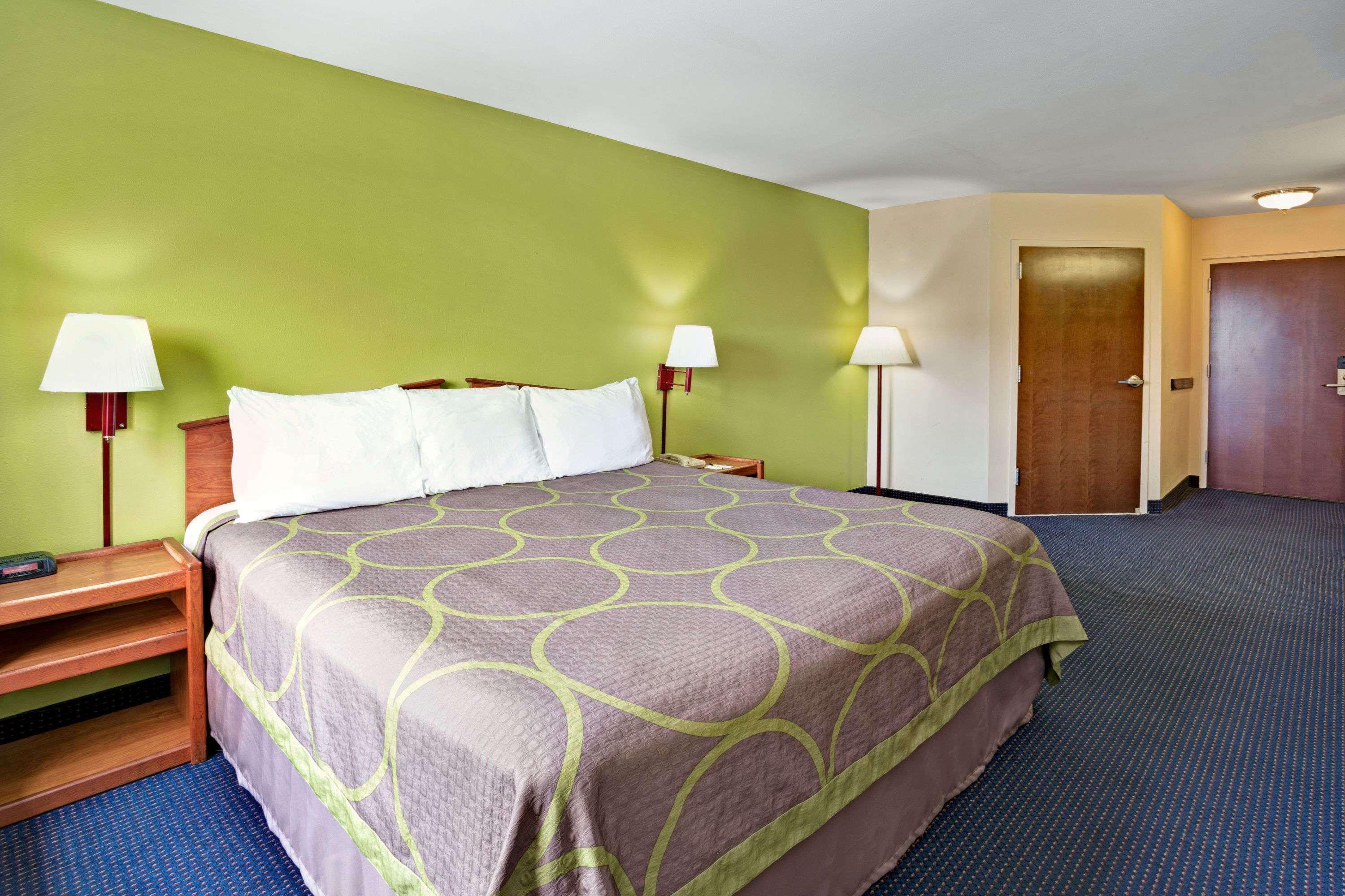 Super 8 By Wyndham Louisville/Expo Center Zewnętrze zdjęcie